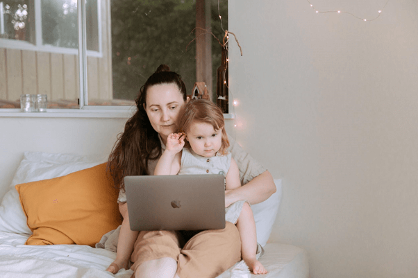 Easy and Lucrative Side Jobs for Stay-at-Home Parents to Earn Extra Money